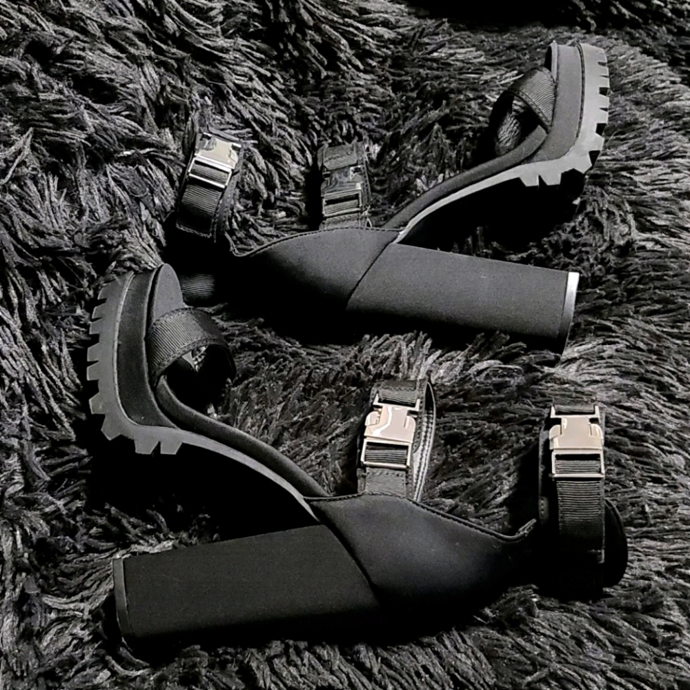 Wild Diva Black Strappy Pumps